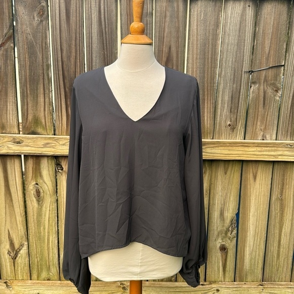 Fab’rik gray balloon sleeve top, size medium - Picture 1 of 5